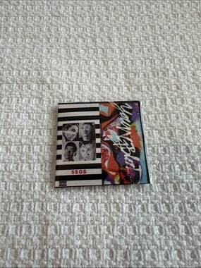 Young Blood 5 Seconds of Summer Mini Brands Zuru Really Works Vinyl Common
